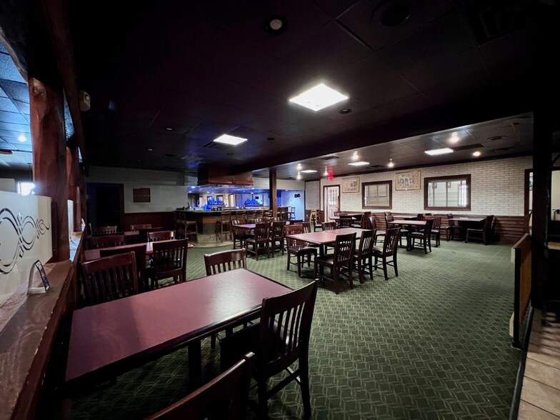 More Photos Of 2601 E 13th St, Ames Hotel For Lease