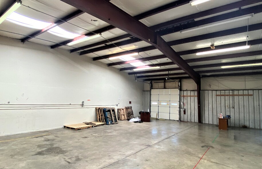 More Photos Of 3783-3785 Peters Creek Rd, Roanoke Office For Sale