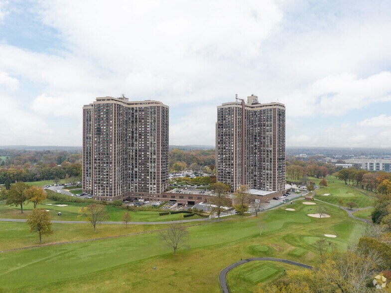 More Photos Of 262-34 Grand Central Pky, Floral Park Apartments For Lease