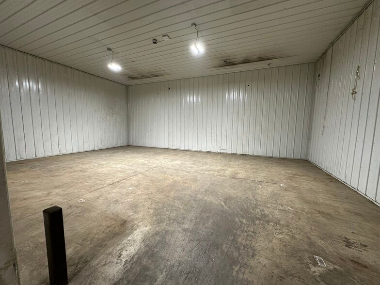 More Photos Of 95 Evergreen Dr, Portland Warehouse For Lease