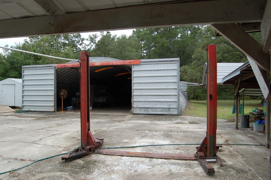 More Photos Of 165 Porsche Ln, Crawfordville Warehouse For Sale