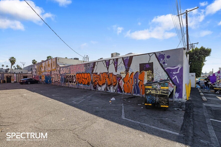More Photos Of 6451-6453 Van Nuys Blvd, Van Nuys Storefront For Lease