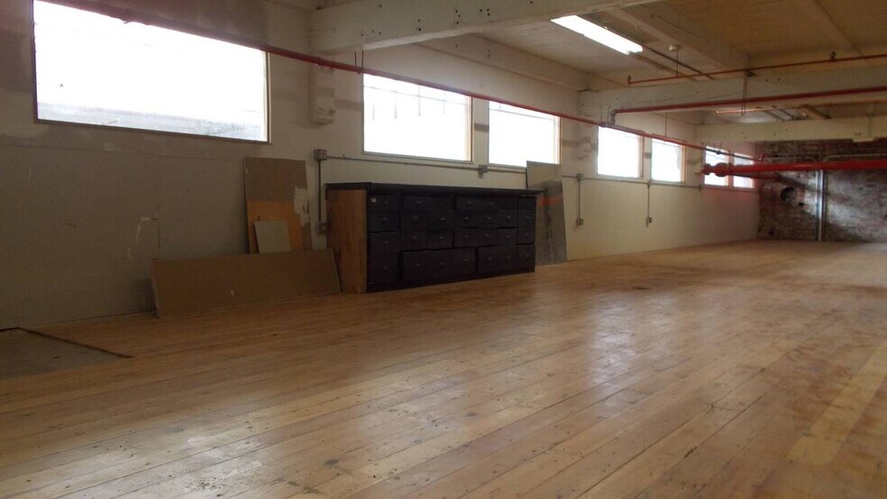 More Photos Of 5020 S Colorado Ave, Seattle Warehouse For Sale