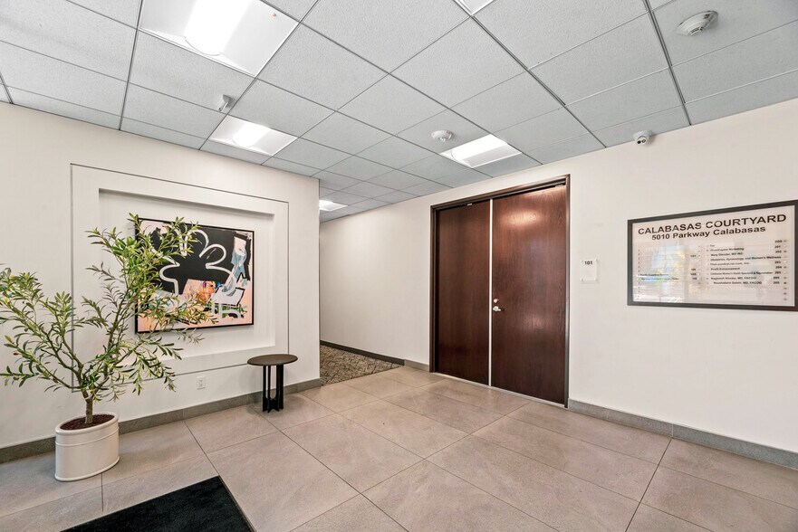 More Photos Of 5000 N Parkway Calabasas, Calabasas Unknown For Lease