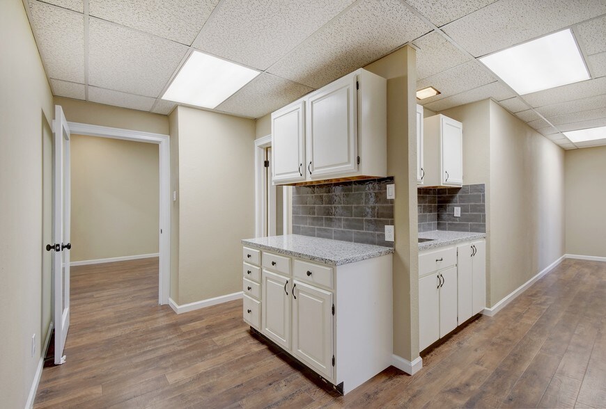 More Photos Of 13740 N Highway 183, Austin Office For Sale