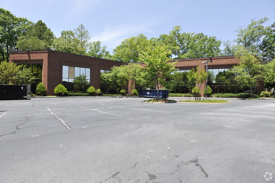 More Photos Of 6160 Peachtree Dunwoody Rd NE, Atlanta Office For Sale