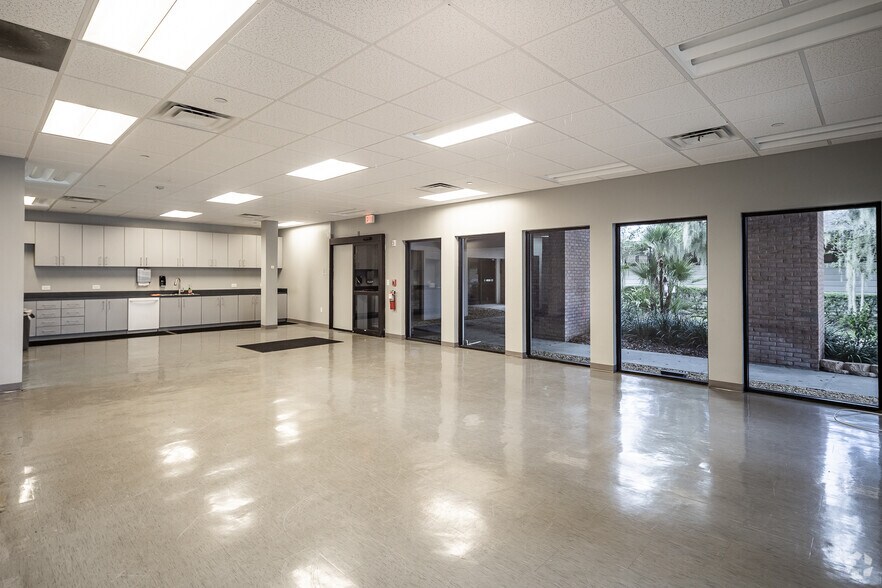 More Photos Of 5642-5652 Meadowlane St, New Port Richey Office For Sale