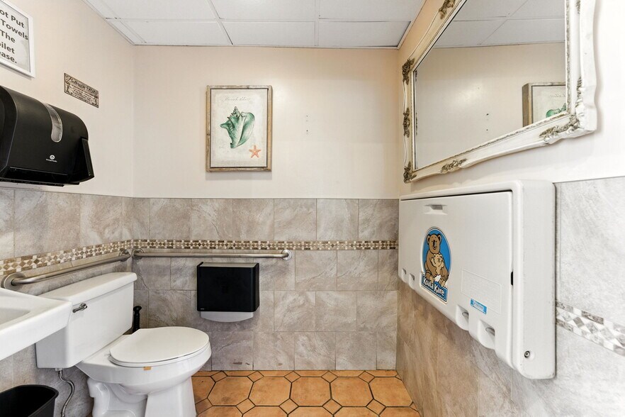 More Photos Of 568 Providence St, West Warwick Restaurant For Sale