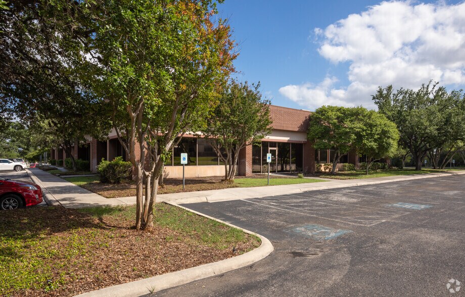 More Photos Of 121 Interpark Blvd, San Antonio Unknown For Lease