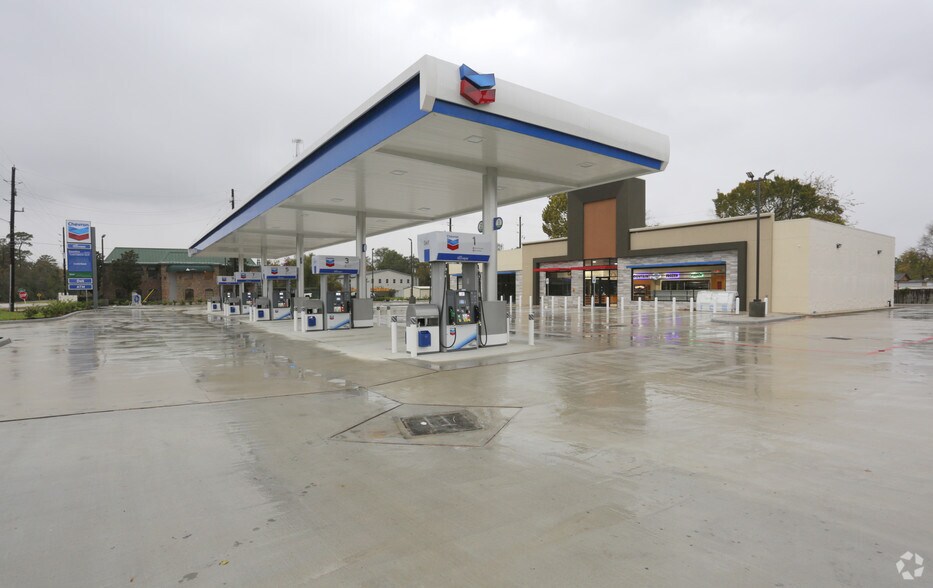 More Photos Of 914 W Greens Rd, Houston General Retail For Sale