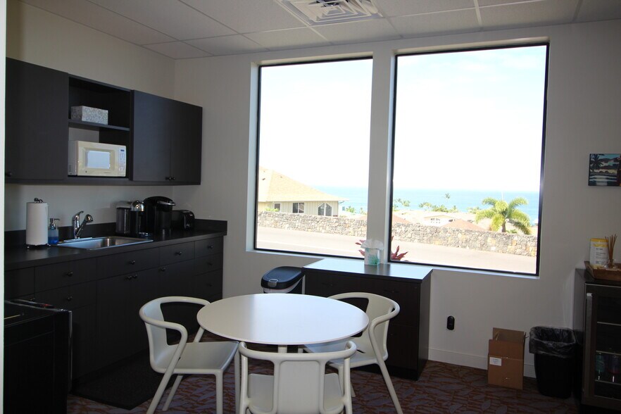 More Photos Of 75-5919 Walua Rd, Kailua Kona Office For Lease