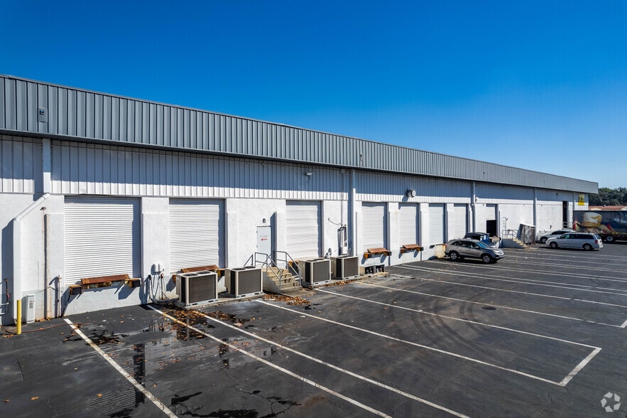 More Photos Of 3320 Vineland Rd, Orlando Unknown For Lease