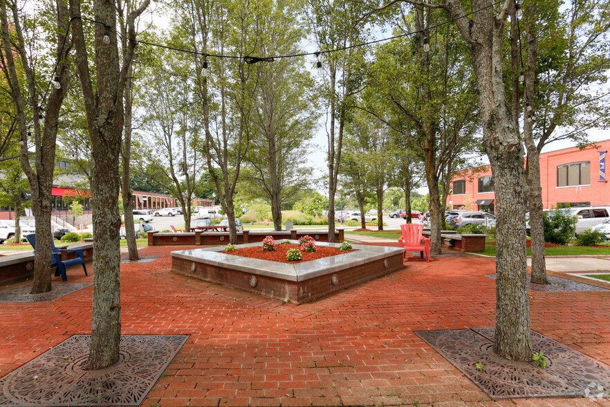 More Photos Of 1-86 High St, North Andover Unknown For Lease