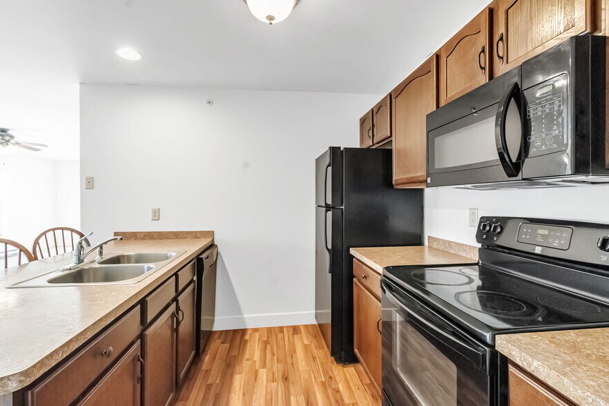 More Photos Of 38 Washington St, Ellicottville Storefront For Sale