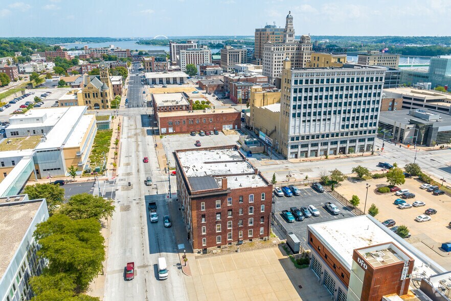 More Photos Of 401 W 4th St, Davenport Apartments For Sale