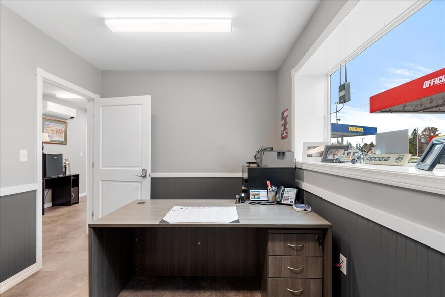 More Photos Of 86 Parsons St, Presque Isle Service Station For Sale