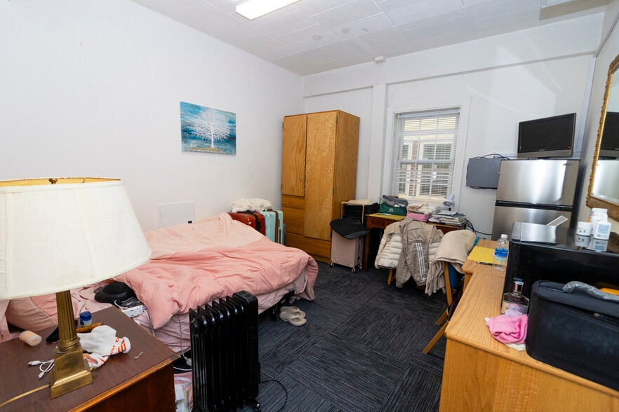More Photos Of 153 Courtney St, Newark Apartments For Sale