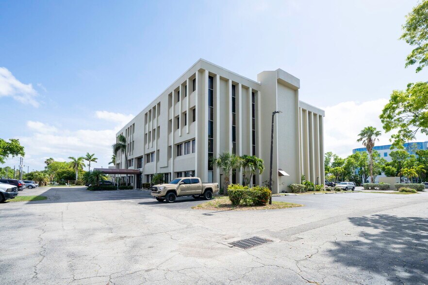 More Photos Of 3949 Evans Ave, Fort Myers Medical For Lease