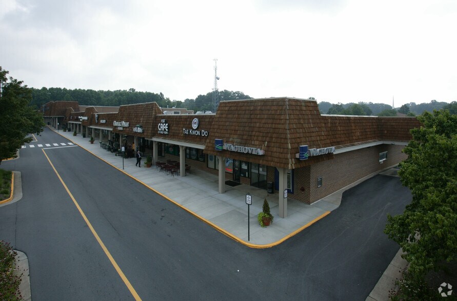 More Photos Of 2521-2575 John Milton Dr, Herndon General Retail For Lease