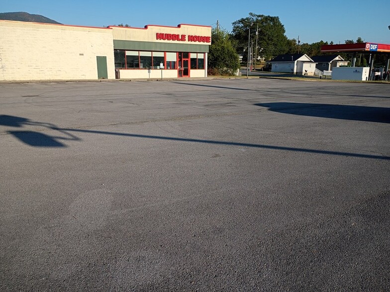 More Photos Of 612 S 3rd Ave, Chatsworth Restaurant For Sale