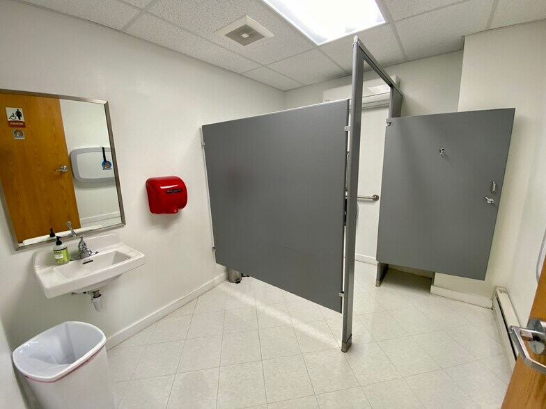 501 North St, Windsor Locks, CT 06096 Retail For Lease