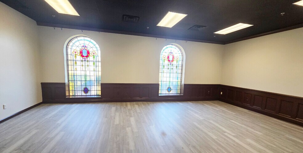 More Photos Of 300 Water St, Saint Charles Loft Creative Space For Lease