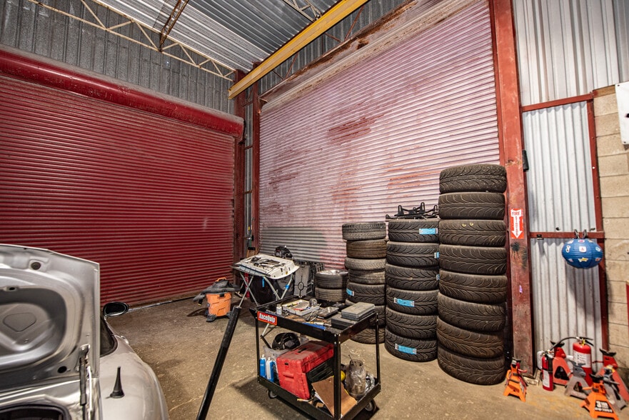 More Photos Of 1121-1135 Sweetwater Ln, Spring Valley Manufacturing For Lease