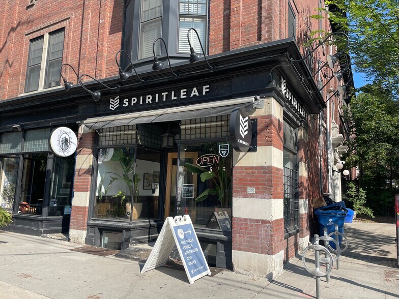 More Photos Of 542 College St, Toronto Storefront Retail Residential For Sale
