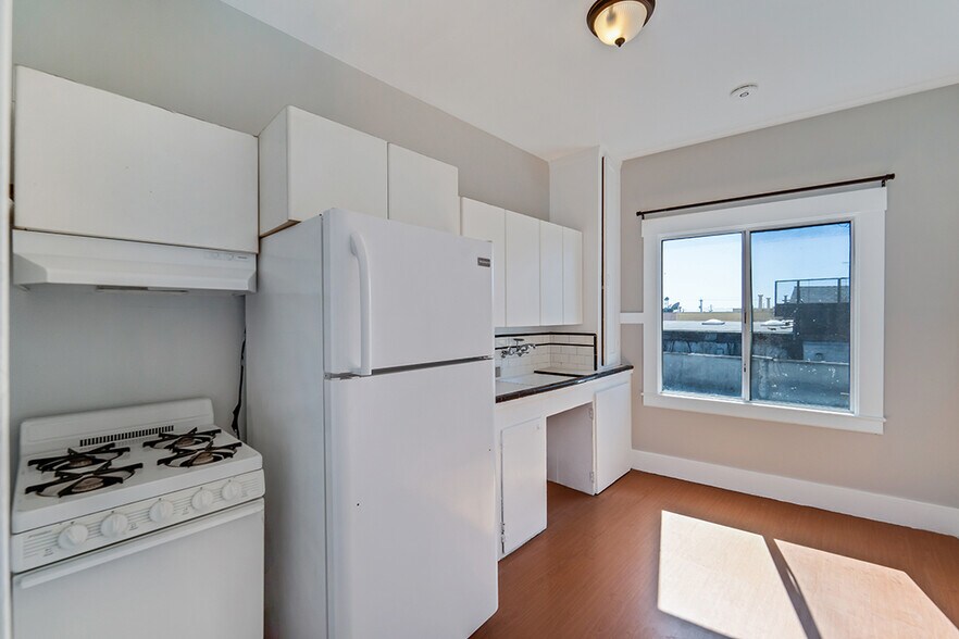 More Photos Of 2764 73rd Ave, Oakland Storefront Retail Residential For Lease