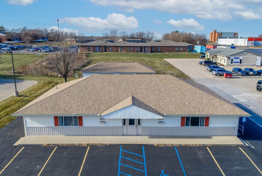 More Photos Of 804 Winchester Dr, Sedalia Medical For Sale