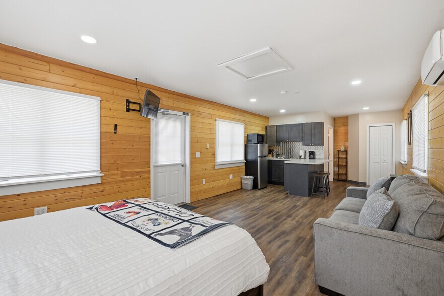 More Photos Of 89 Hunting Quarter Rd, Greenwood Trailer Camper Park For Sale
