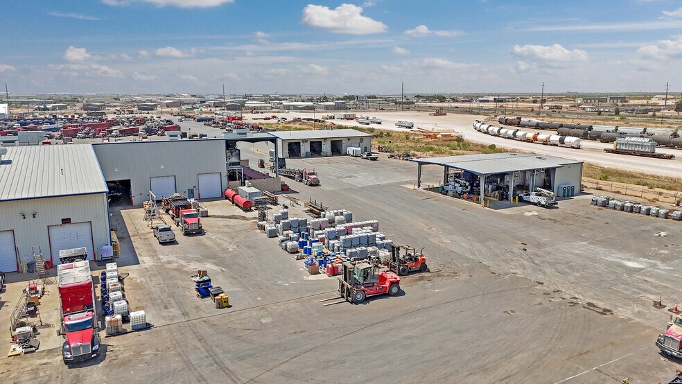 More Photos Of 7104 W County Road 116, Midland Warehouse For Lease