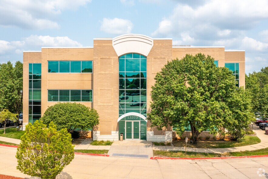More Photos Of 13375 University Ave, Clive Medical For Lease