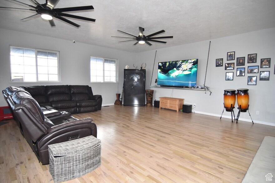 More Photos Of 555 W 300 S, Salem Office For Sale