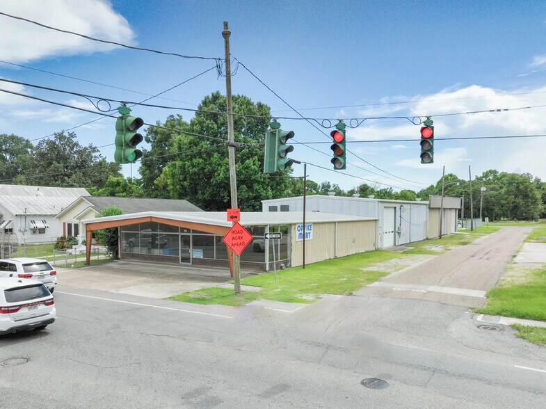 Primary Photo Of 729 W Saint Peter St, New Iberia Showroom For Sale