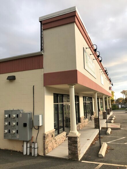 More Photos Of 48 Meriden Rd, Middlefield Storefront For Sale