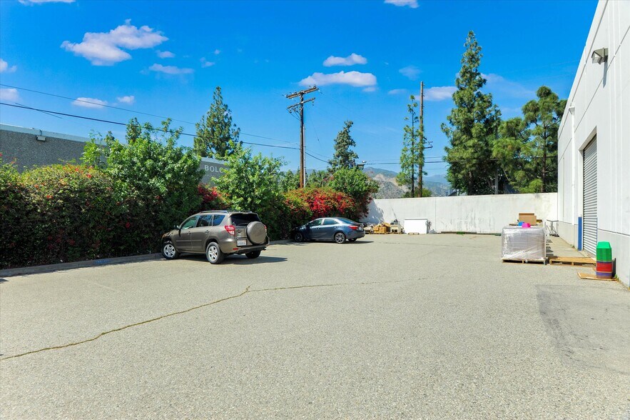 More Photos Of 920 W 10th St, Azusa Warehouse For Sale