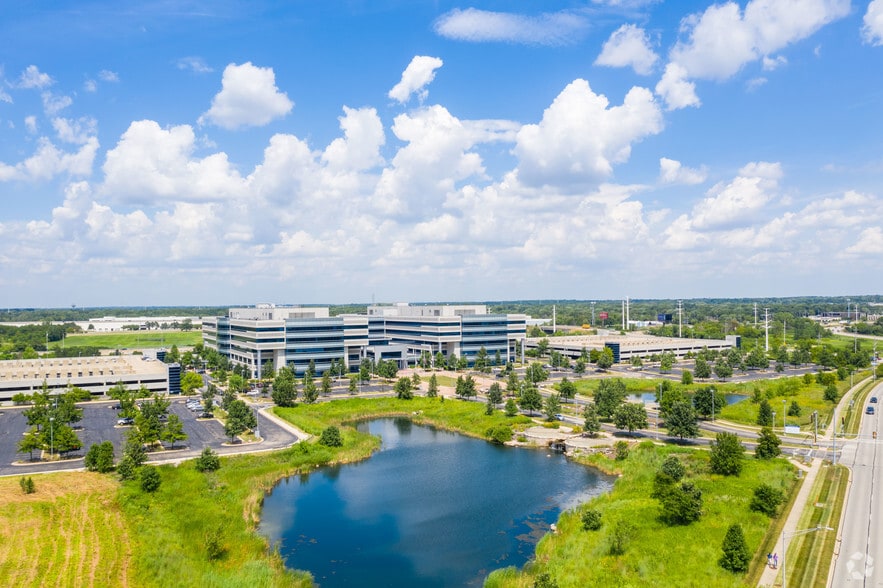 More Photos Of 1415 W Diehl Rd, Naperville Office For Sale