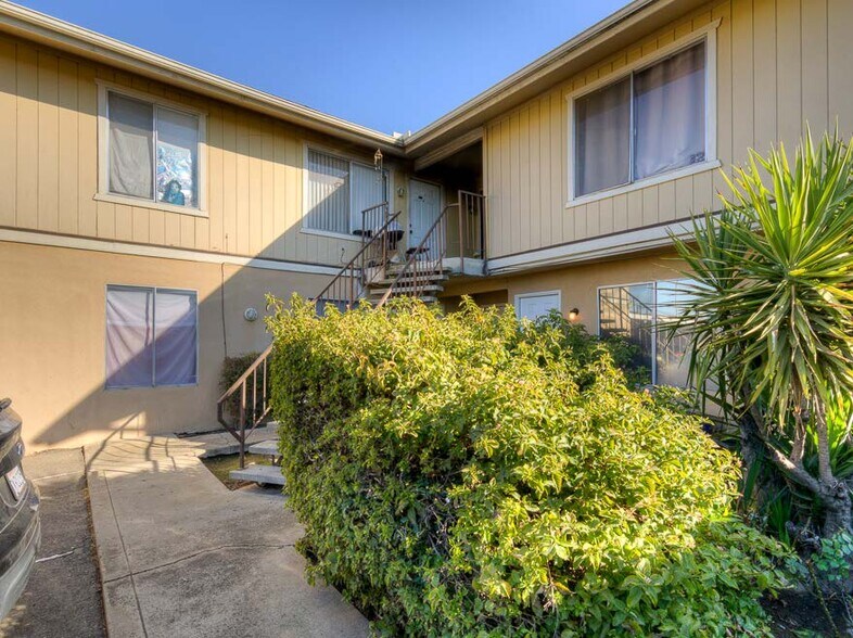 More Photos Of 3126 N Vagedes Ave, Fresno Apartments For Sale
