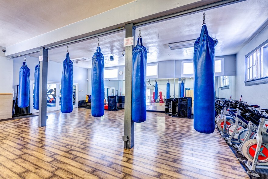 More Photos Of 2985-2999 Glendale Blvd, Los Angeles Health Club For Sale