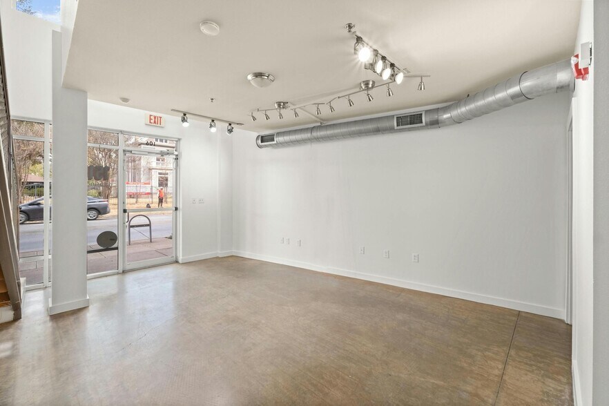 More Photos Of 1601 E Cesar Chavez St, Austin Apartments For Lease