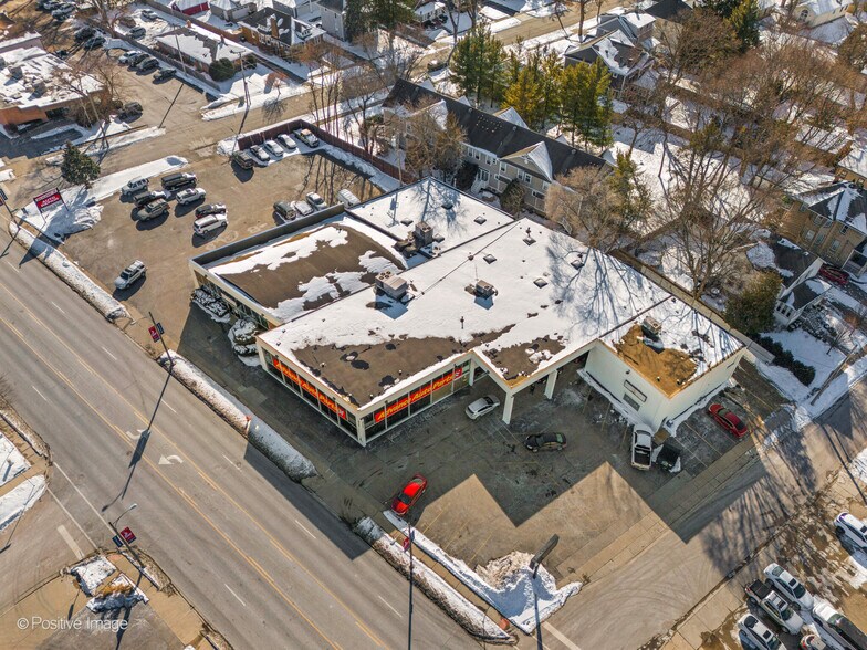 More Photos Of 211 S Milwaukee Ave, Libertyville Freestanding For Sale