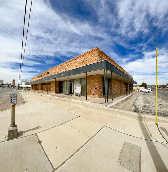 More Photos Of 711 E 3rd St, Big Spring Office For Lease