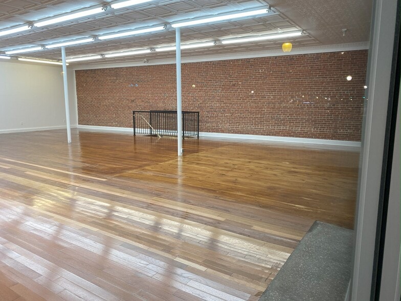 More Photos Of 2948-2960 Fairfield Ave, Bridgeport Storefront For Lease