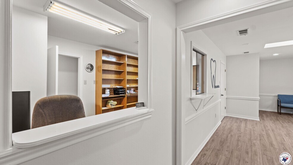 More Photos Of 901 N Kings Hwy, Wake Village Healthcare For Sale