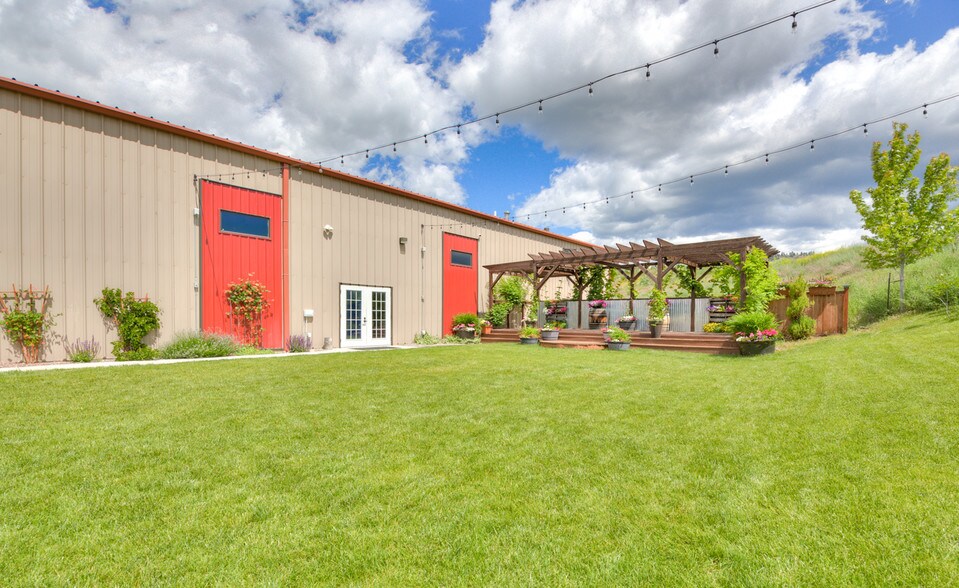 More Photos Of 5646 W Harrier Dr, Missoula Showroom For Sale