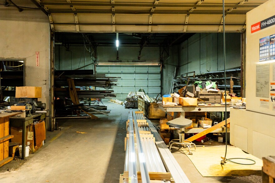 More Photos Of 1630 N Interstate 35 E, Lancaster Flex For Sale