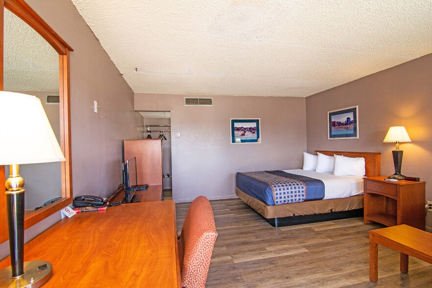 More Photos Of 2224 N White Sands Blvd, Alamogordo Hotel For Sale