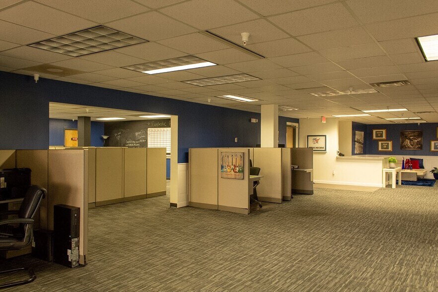 More Photos Of 12425 28th St N, Saint Petersburg Office For Lease