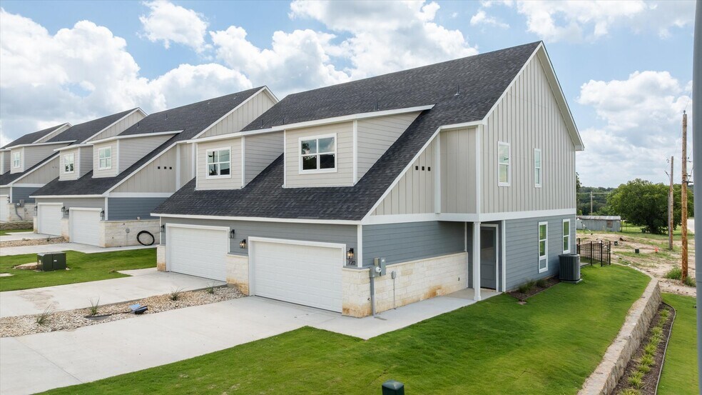 More Photos Of 710 N Sycamore St, Hico Apartments For Sale